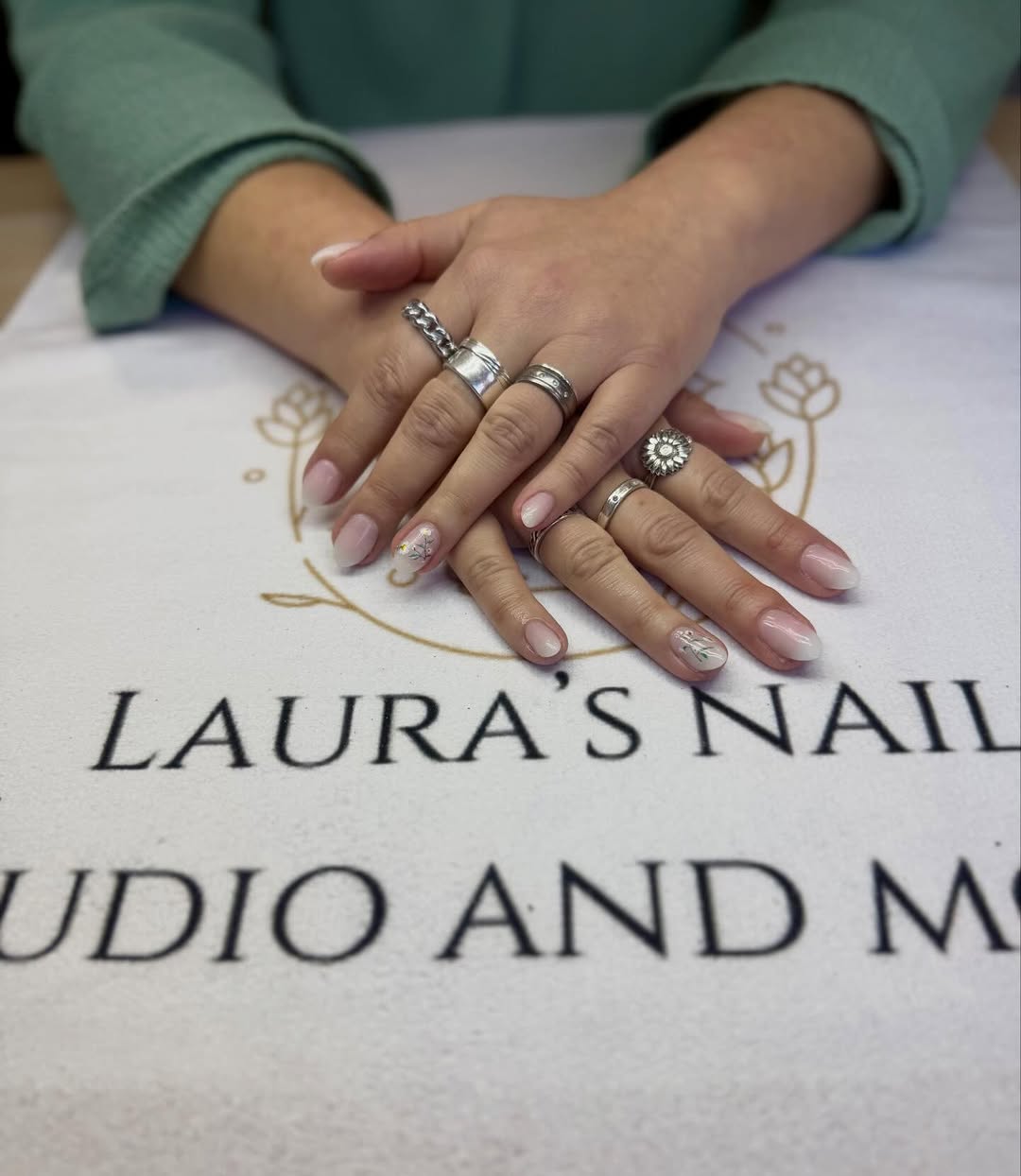Nagelset van Laura's Nail Studio and More - foto 4